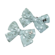 Load image into Gallery viewer, Printed Floral Mini Clip Set - Sage
