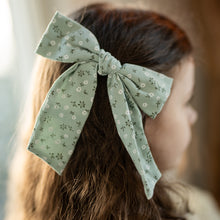 Load image into Gallery viewer, Printed Floral Large Clip - White
