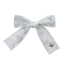 Load image into Gallery viewer, Floral Lace Medium Clip - White
