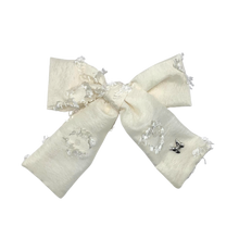Load image into Gallery viewer, Shaggy Satin Medium Clip - Ivory
