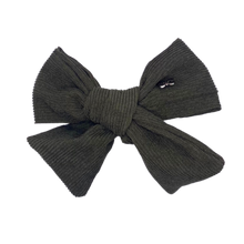 Load image into Gallery viewer, Corduroy Medium Clip - Evergreen
