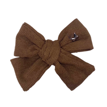 Load image into Gallery viewer, Corduroy Medium Clip - Light Walnut
