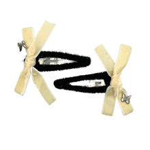 Load image into Gallery viewer, Velvet Bow Snap Clip Set - Ivory/Black
