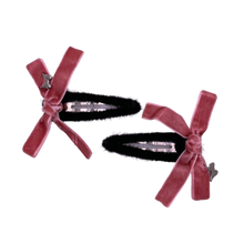 Load image into Gallery viewer, Velvet Bow Snap Clip Set - Mauve/Black
