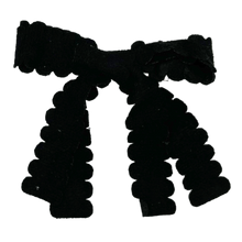 Load image into Gallery viewer, Scalloped Edge Medium Clip - Black
