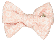 Load image into Gallery viewer, Textured Floral Medium Clip - Blush
