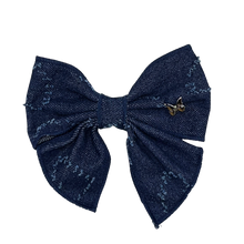 Load image into Gallery viewer, Denim Medium Clip - Denim
