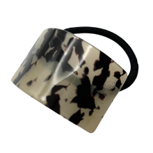 Load image into Gallery viewer, Resin Square Edge Pony - Black/Beige
