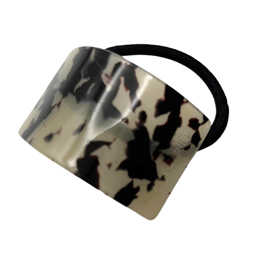 Resin Square Edge Pony - Black/Beige