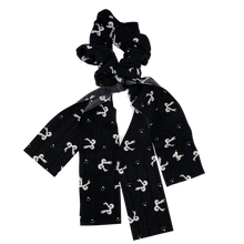 Load image into Gallery viewer, Bow Print Scrunchie with Tails - Black/White
