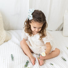 Load image into Gallery viewer, Mini Floral Medium Clip - Cream
