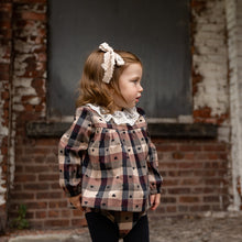Load image into Gallery viewer, Scalloped Edge Medium Clip - Peanut
