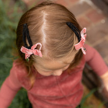 Load image into Gallery viewer, Velvet Bow Snap Clip Set - Cream/Caramel
